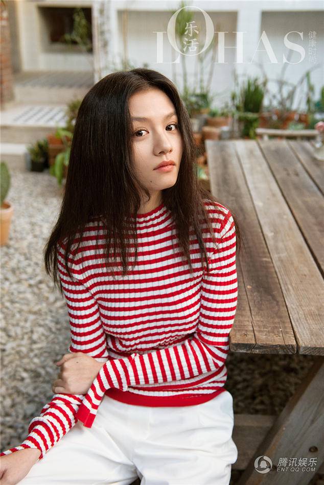 演員春夏雜志寫(xiě)真曝光 清新自然氣質(zhì)脫俗