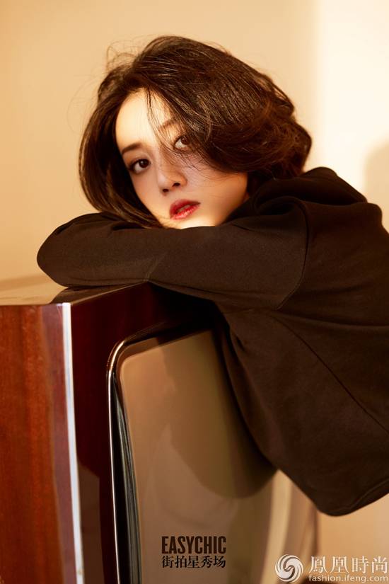 李溪芮短發(fā)寫真曝光 光影間盡顯靈動之美