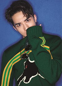 許魏洲登雜志封面寫真圖片 俊秀面容叼花獻(xiàn)吻