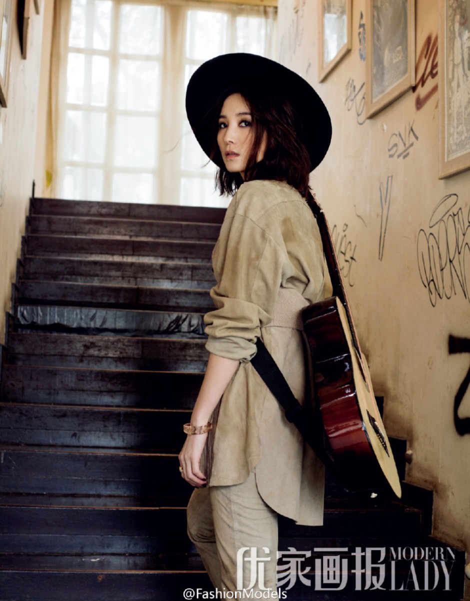 小宋佳最新寫真大片公開(kāi) 抱吉他才女范兒十足