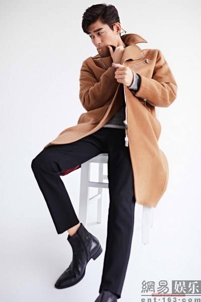 張翰曝黑白時尚寫真 上演禁欲系英倫風(fēng)