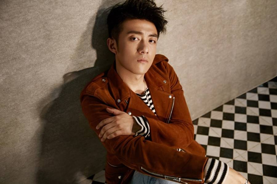 亂世麗人行李澤鋒曝最新寫真 盡顯張揚(yáng)不羈