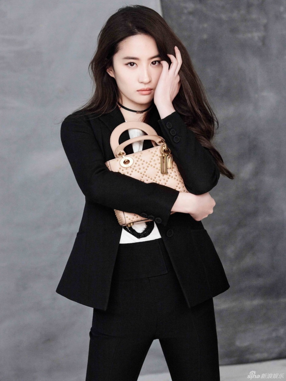 劉亦菲西裝寫真大片 優(yōu)雅干練攻氣十足