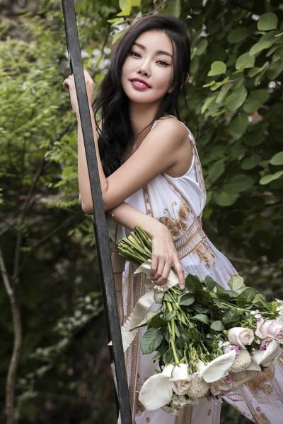 童菲時尚寫真大片曝光 風格各異詮釋90后百變女神