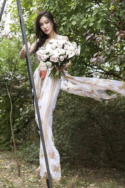 童菲時尚寫真大片曝光 風格各異詮釋90后百變女神