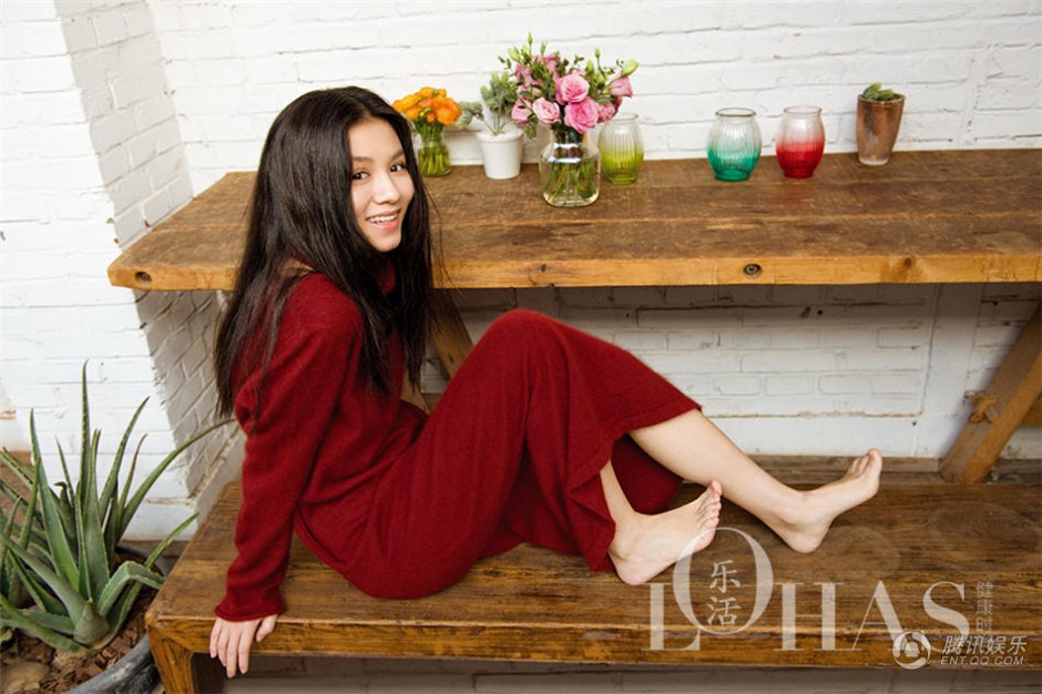 演員春夏雜志寫真曝光 清新自然氣質(zhì)脫俗