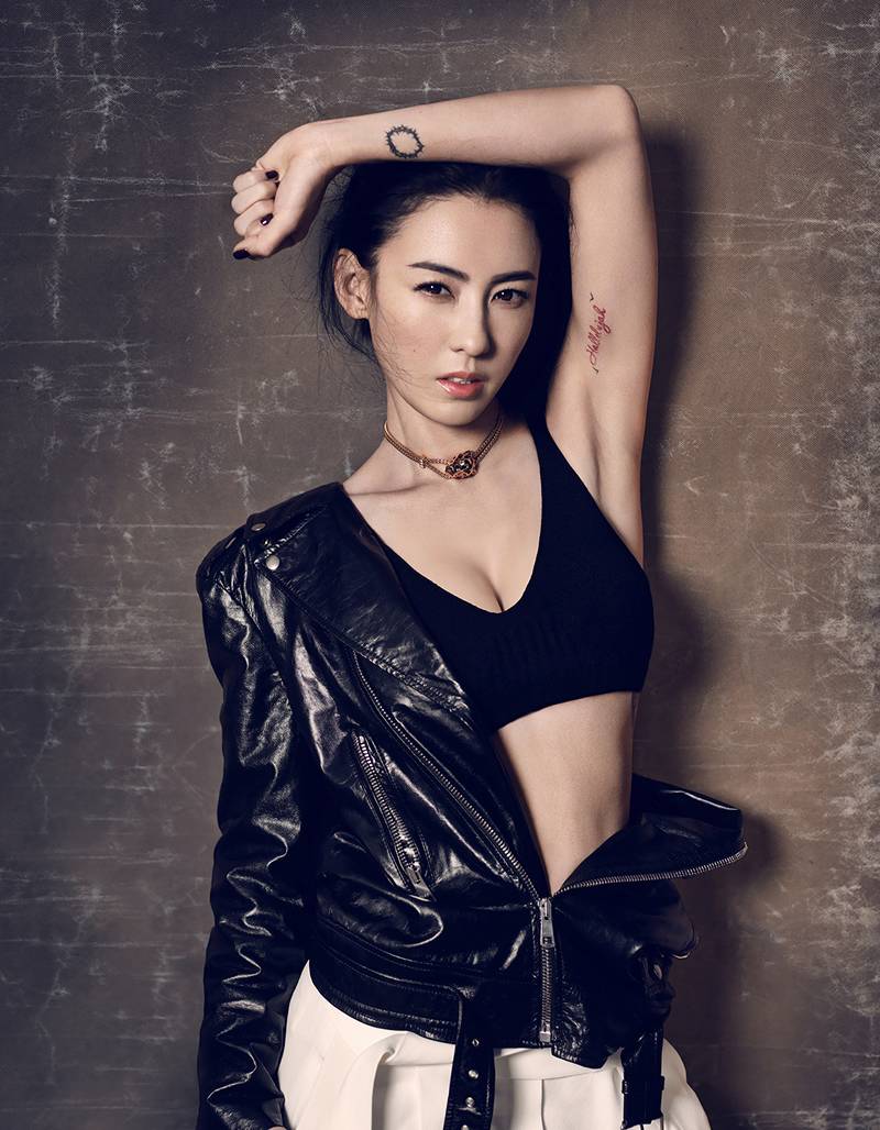 張柏芝性感大片曝光 露腰露肩又露事業(yè)線