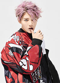 鹿晗攝影寫真大圖曝光 化身運動活力少年”