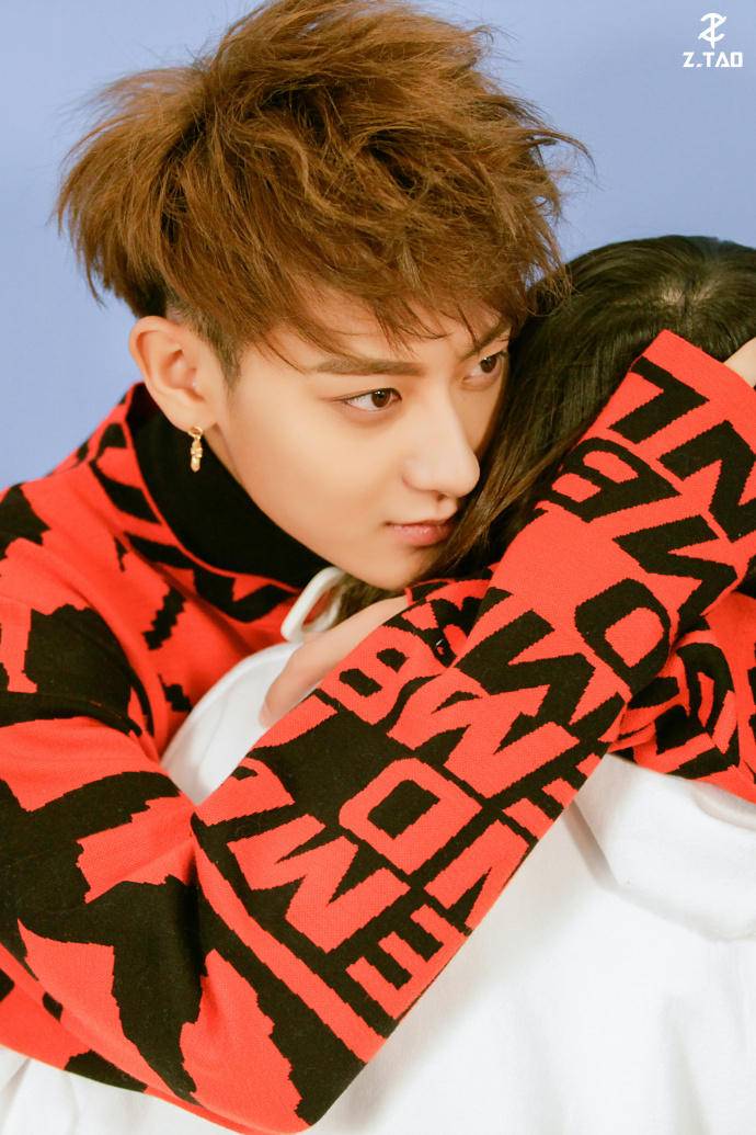 黃子韜情人節(jié)寫真大片 笑容溫暖男友力爆棚