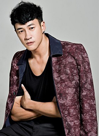 郭品超何潤東什么關(guān)系 牽手被偷拍老婆驚呆了