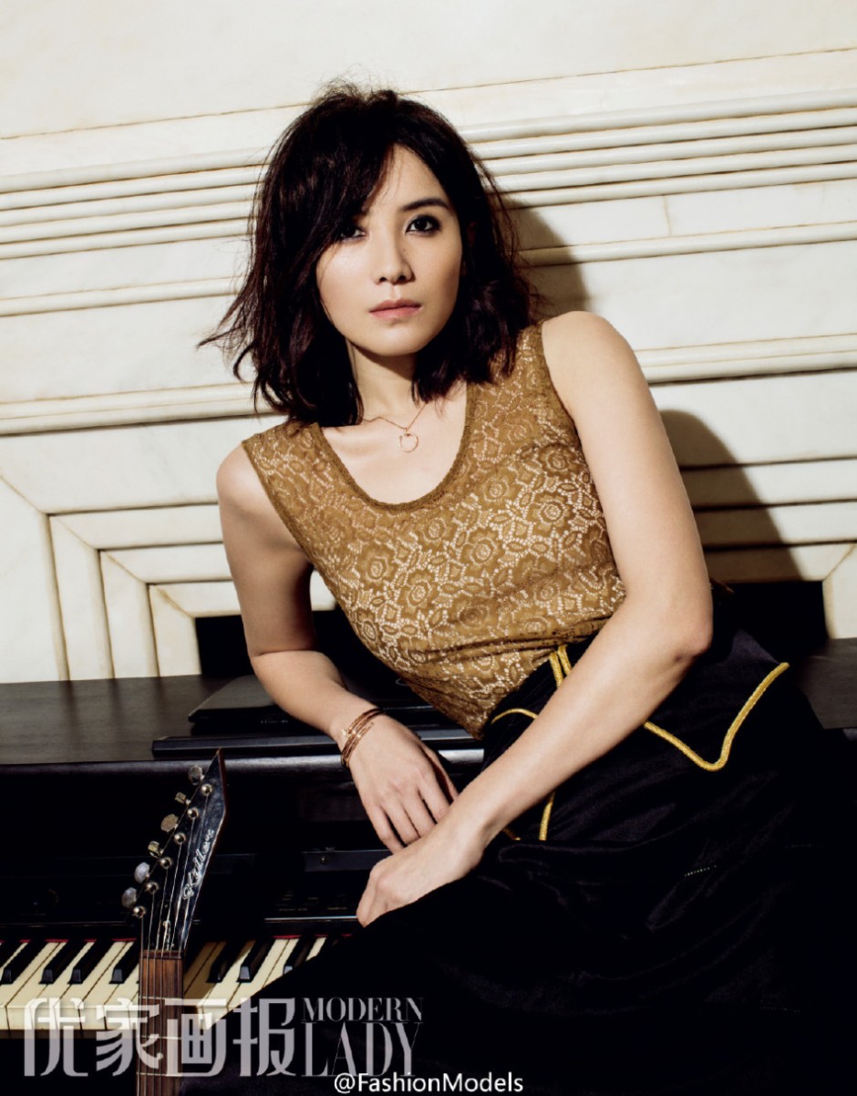 小宋佳最新寫真大片公開 抱吉他才女范兒十足