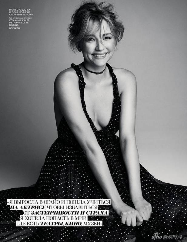 海莉&middot;貝內(nèi)特最新寫(xiě)真大片 紅裙嫵媚顯女人味