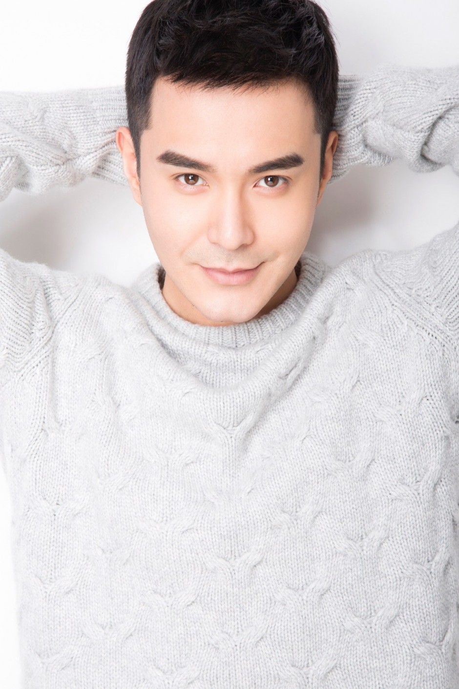 演員王雅倫新春寫(xiě)真曝光 盡顯優(yōu)雅暖男氣質(zhì)