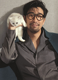 演員王千源最新時尚寫真大片 與貓咪共度情人節(jié)