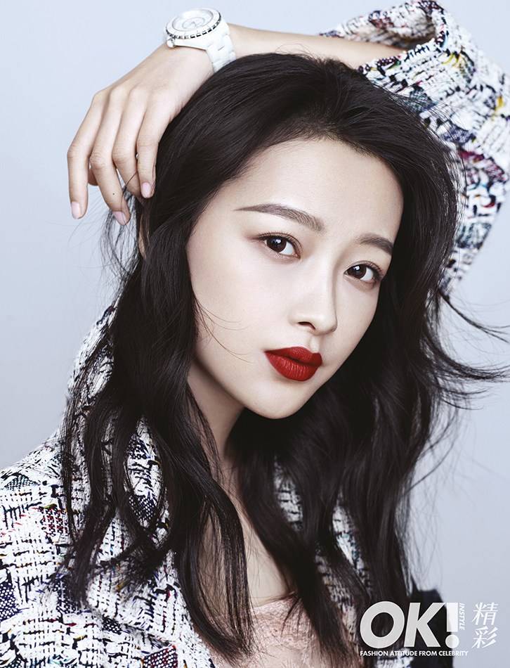 新生代小花孫怡時尚寫真 性感紅唇隨性灑脫