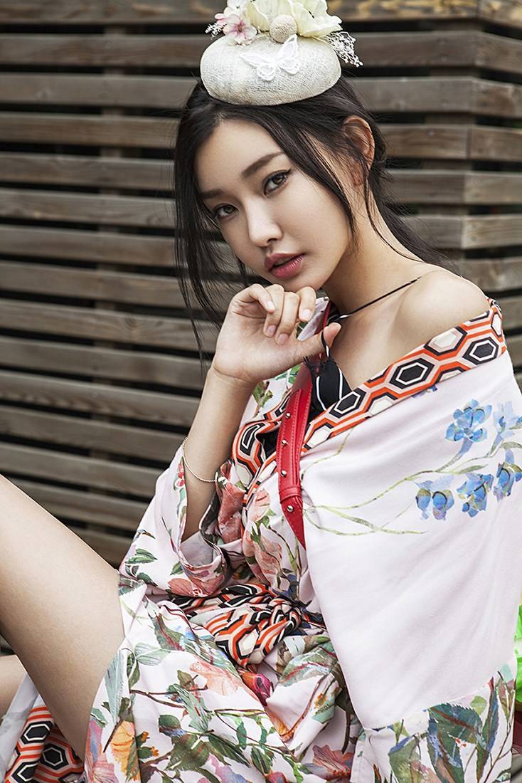 童菲時尚寫真大片曝光 風格各異詮釋90后百變女神