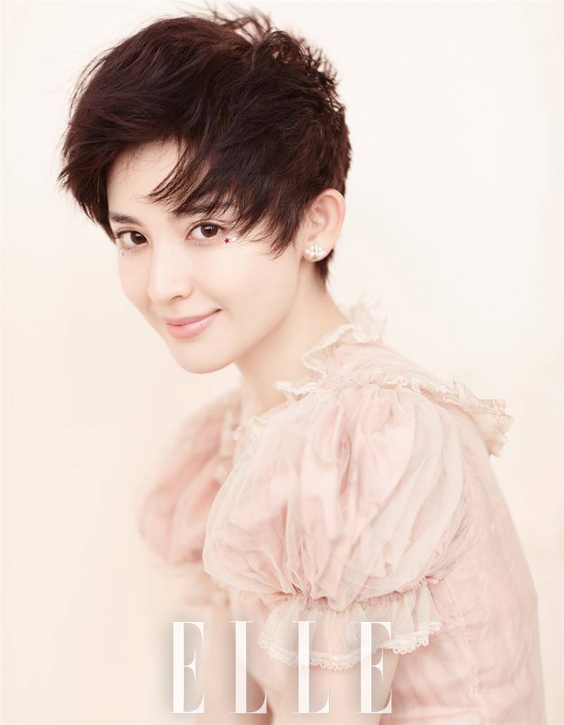 娜扎俏皮靈氣寫(xiě)真曝光 玩轉(zhuǎn)清爽甜酷風(fēng)