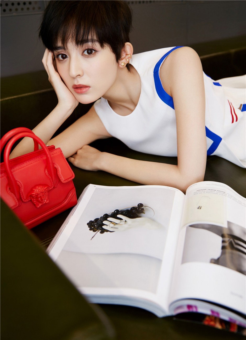 古力娜扎早春寫真大片 摩登風(fēng)范酷感十足