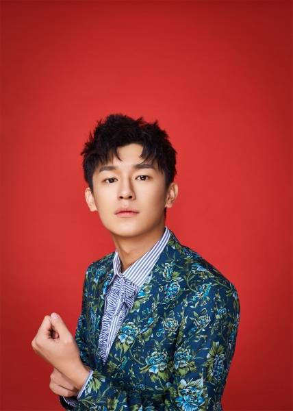 演員楊旭文新春大片曝光 演繹摩登范型男