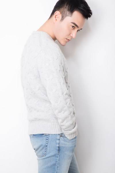 演員王雅倫新春寫真曝光 盡顯優(yōu)雅暖男氣質