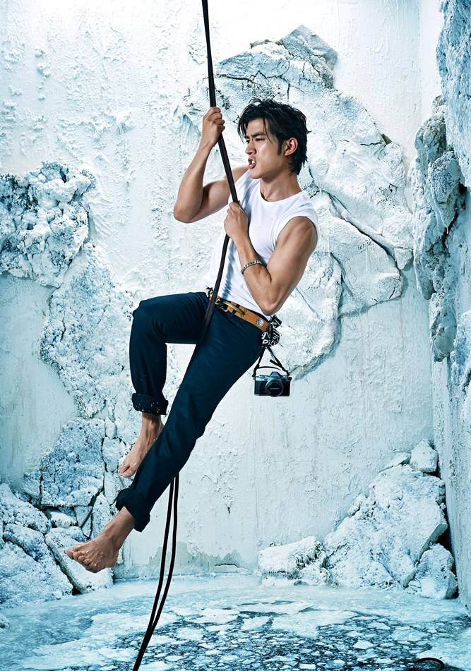 型男李治廷肌肉照裸身露毛寫真曝光