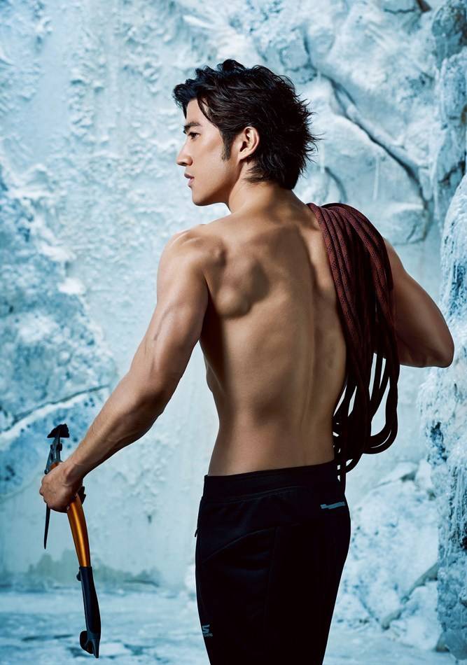 型男李治廷肌肉照裸身露毛寫真曝光