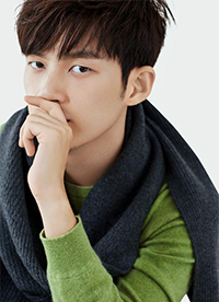 董力時尚大片曝光 綠色毛衣溫暖清新