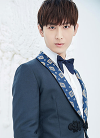 新生代演員成毅早春寫真 復(fù)古優(yōu)雅笑容溫暖迷人