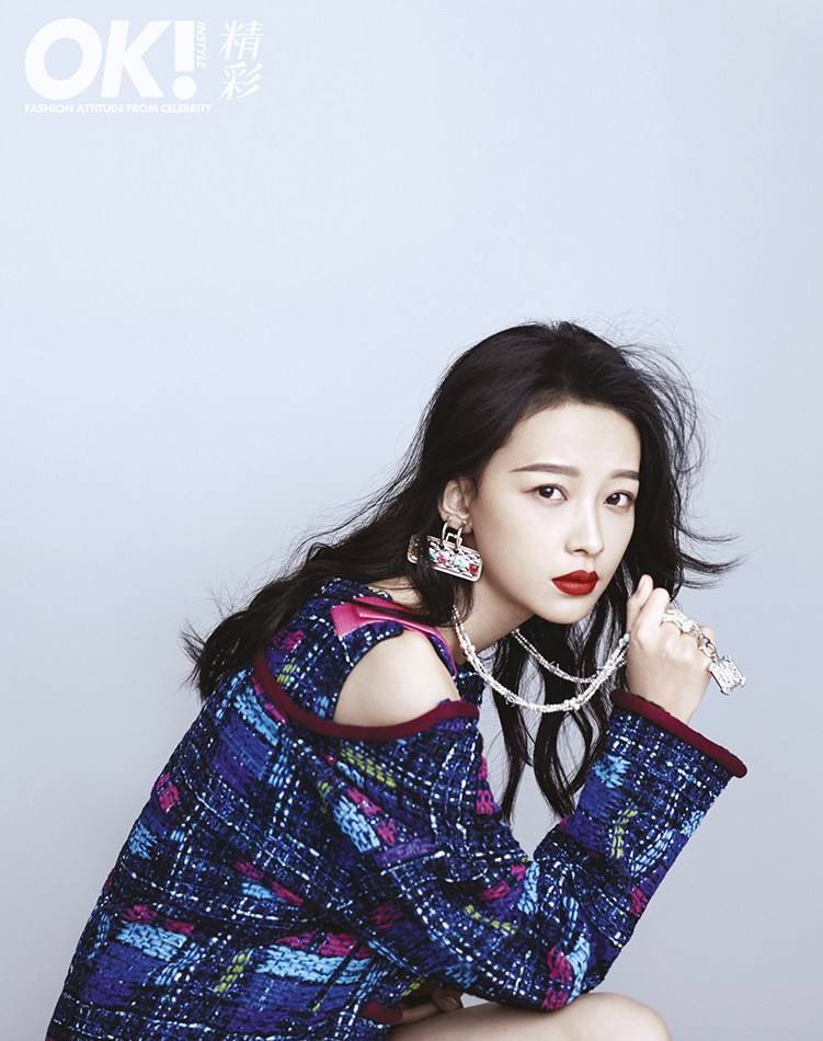 新生代小花孫怡時(shí)尚寫(xiě)真 性感紅唇隨性灑脫