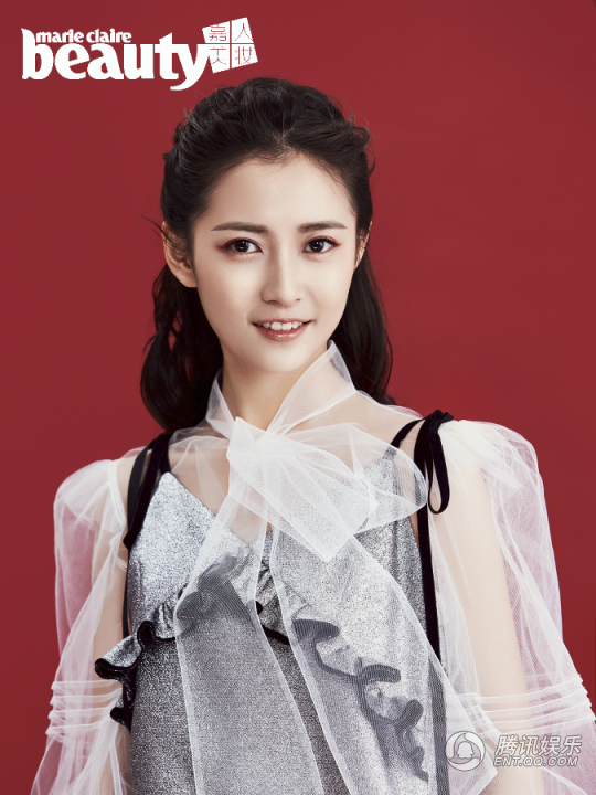 陳鈺琪雜志寫(xiě)真大片公開(kāi) 造型新穎玩轉(zhuǎn)清新美妝