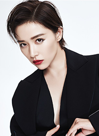 闕清子帥氣短發(fā)寫(xiě)真曝光 西裝制服出鏡眼神撩人