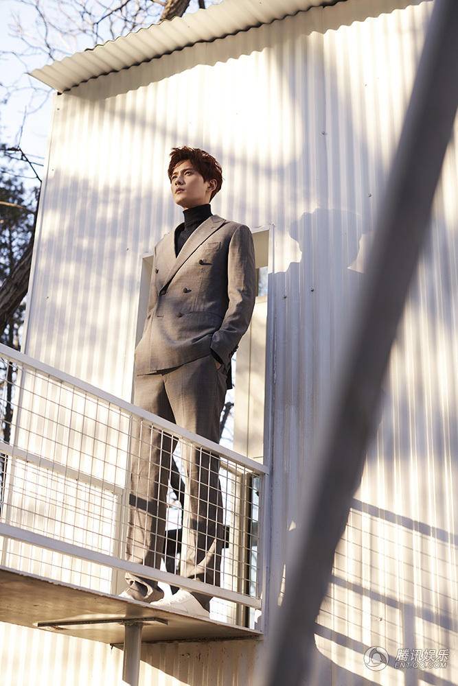 徐正曦早春寫真照片曝光 詮釋完美男友魅力