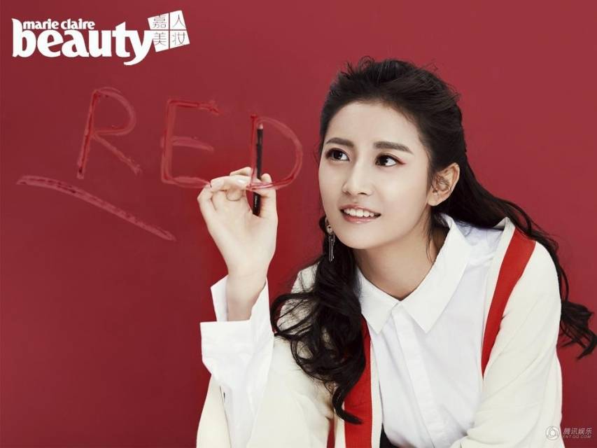 陳鈺琪雜志寫真大片公開(kāi) 造型新穎玩轉(zhuǎn)清新美妝