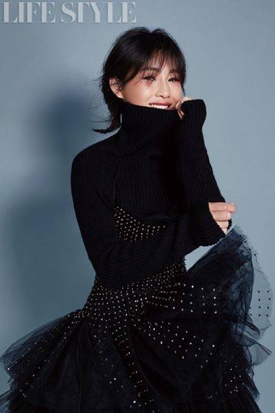 陳燃最新寫真曝光 短發(fā)亮相帥氣十足