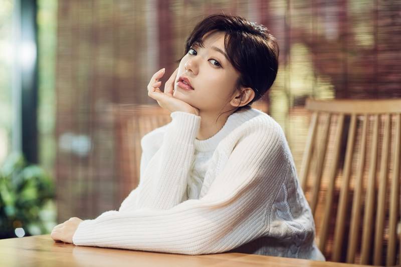 臺(tái)星郭雪芙時(shí)尚寫真曝光 溫潤(rùn)如玉又率性自然