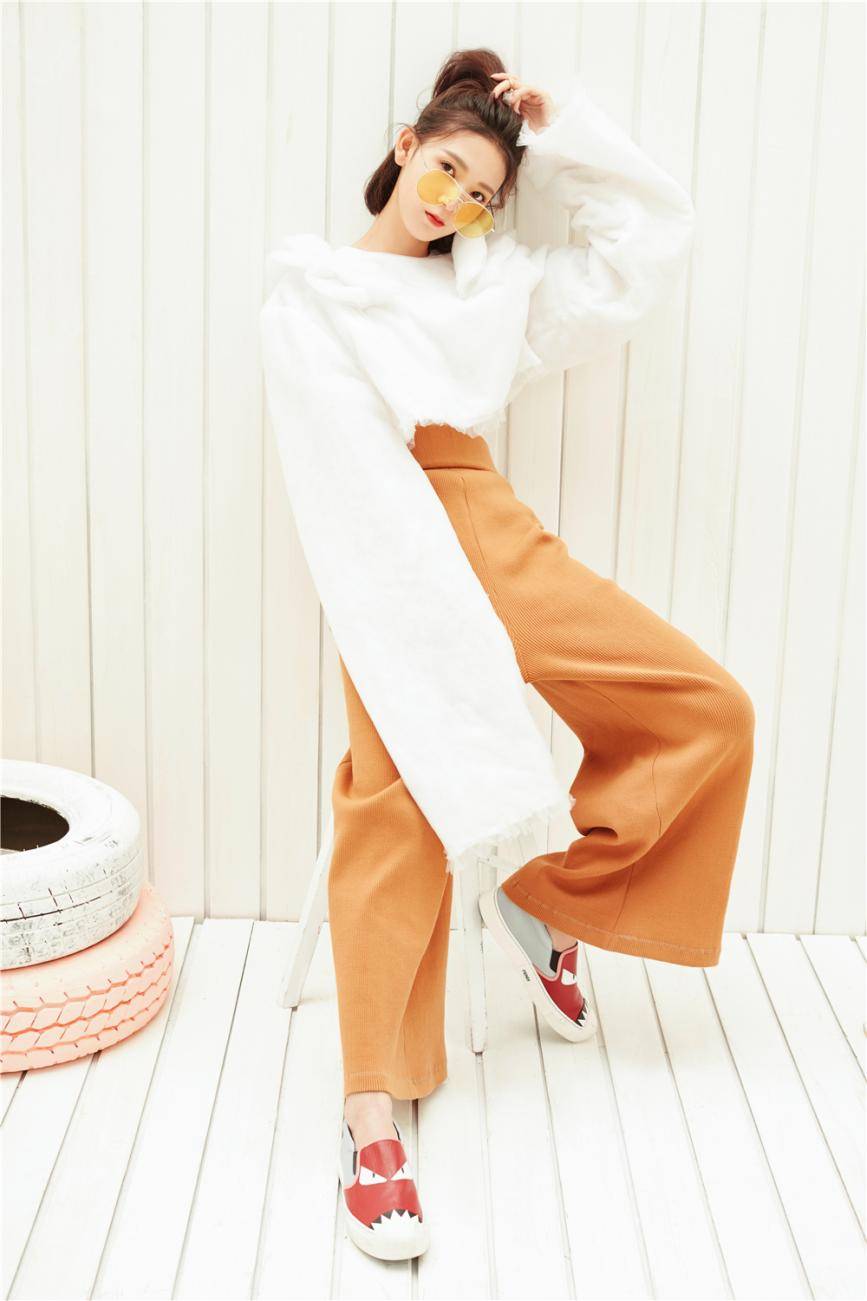 陳瑤冬日時尚寫真 甜酷少女感十足