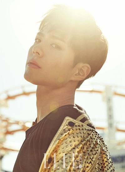 樸寶劍雜志封面畫報(bào)公開 帥氣時(shí)尚笑容迷人