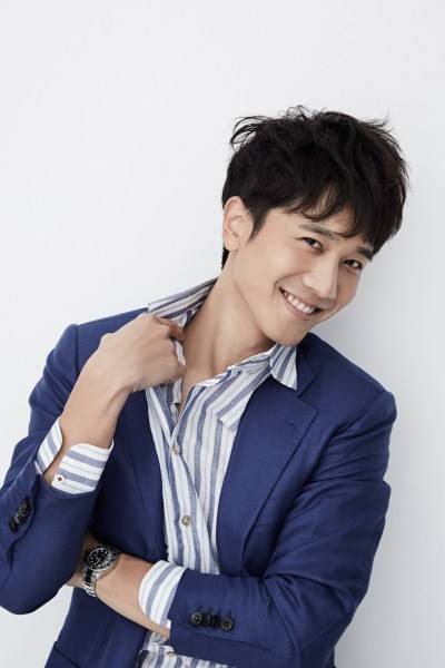 演員彭冠英最新寫(xiě)真 迷人微笑撩人心弦