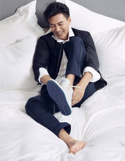 靳東最新雜志寫真圖片 儒雅氣質(zhì)盡顯老干部風(fēng)情