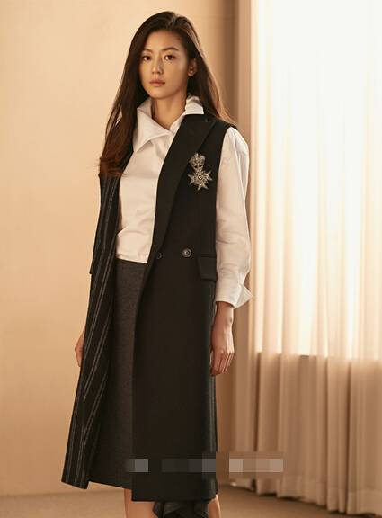 全智賢初秋雜志畫報 優(yōu)雅迷人風(fēng)采依舊