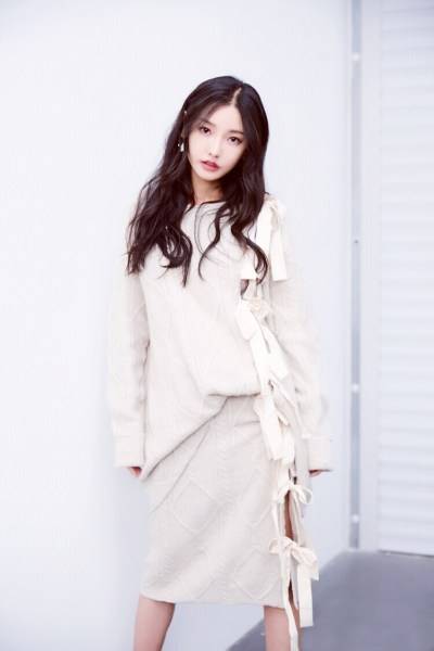 童菲冬日治愈系寫真曝光 鬼馬可愛暖化人心