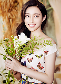 演員甘婷婷最新寫(xiě)真曝光 變身花仙子魅力撩人