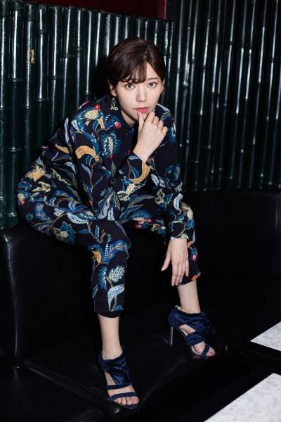 臺(tái)星郭雪芙時(shí)尚寫真曝光 溫潤(rùn)如玉又率性自然