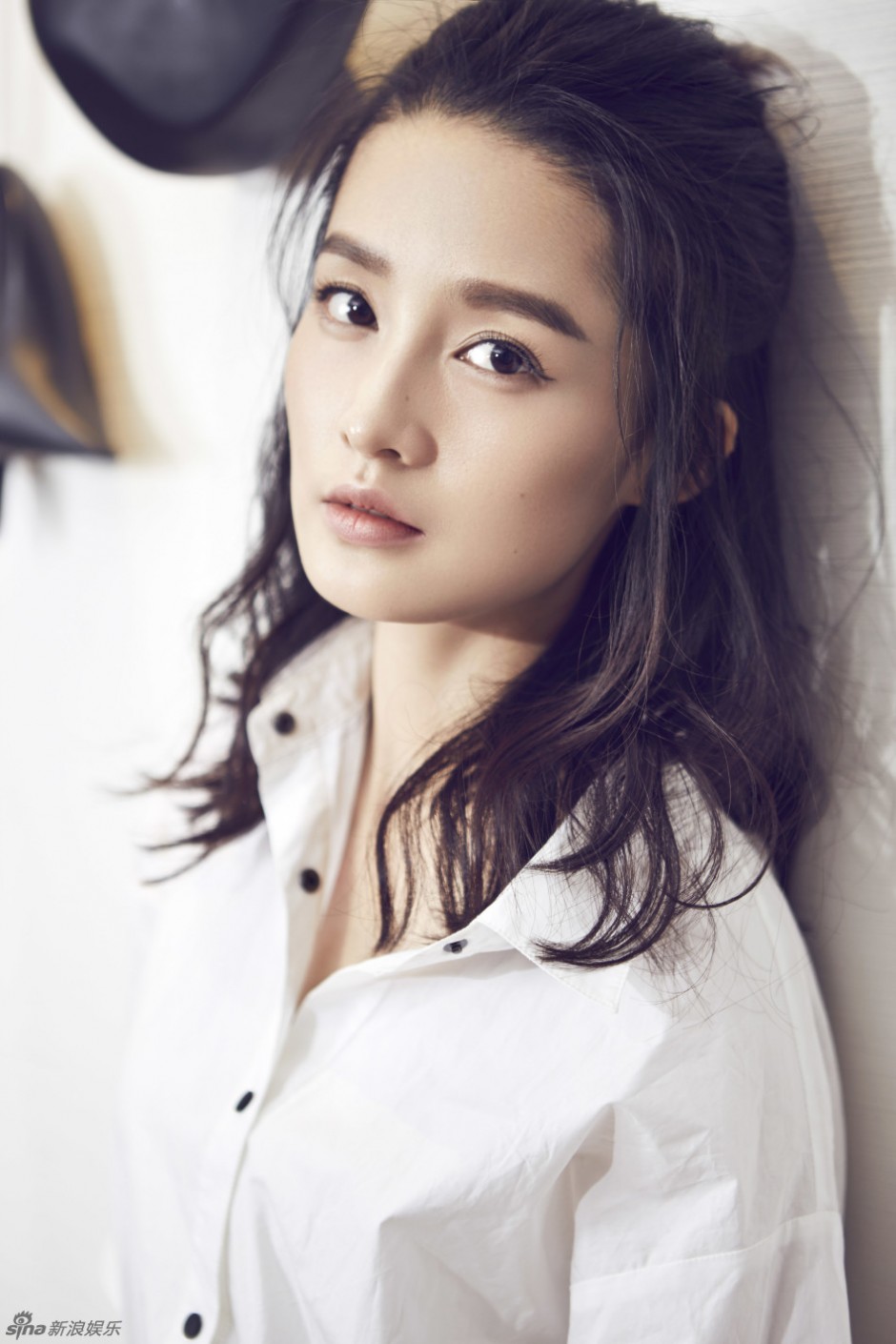 李沁時尚寫真大片曝光 演繹百變小白裙