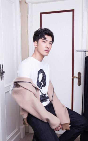 廖彥龍adson時(shí)尚寫(xiě)真曝光 暖冬紳士男友力爆棚