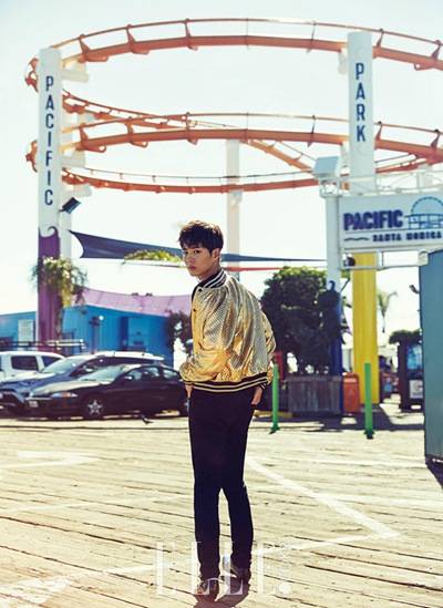 樸寶劍雜志封面畫報(bào)公開 帥氣時(shí)尚笑容迷人