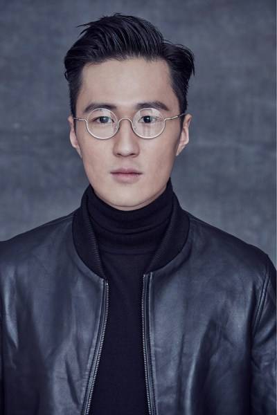 內(nèi)地演員趙炳銳寫真帥照 利落短發(fā)大展男士風(fēng)范