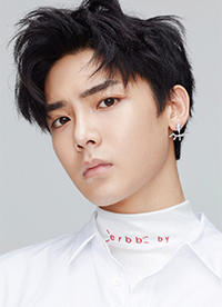 超能少年侯明昊時(shí)尚寫(xiě)真 時(shí)尚造型彰顯混搭魅力