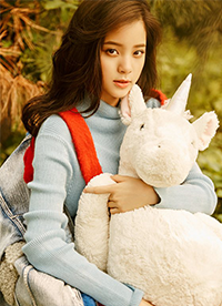 歐陽娜娜最新寫真封面照演繹青春精靈