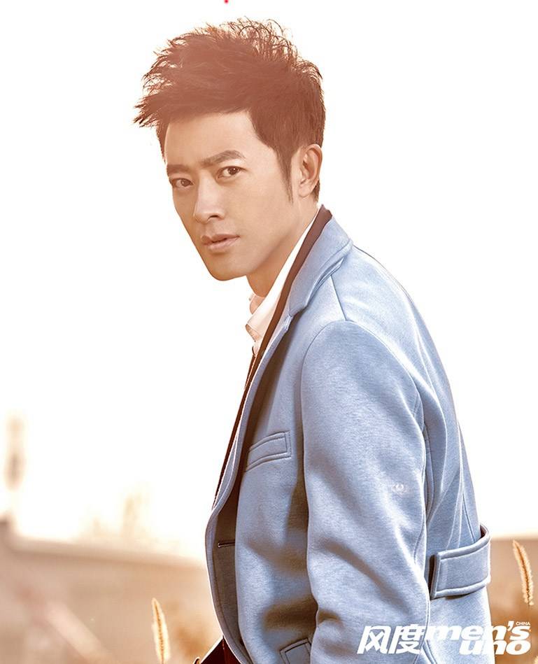 演員任泉冬日寫(xiě)真大片 不羈商務(wù)氣質(zhì)驚艷